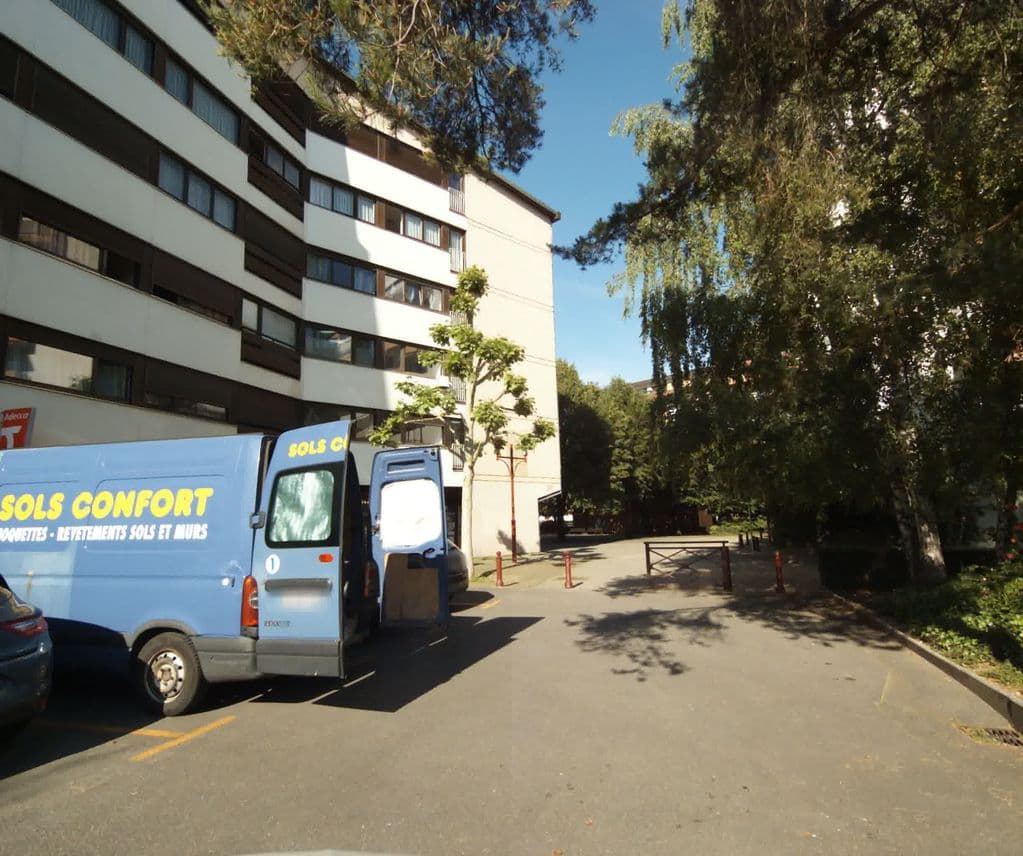 Street view near Cocolounge