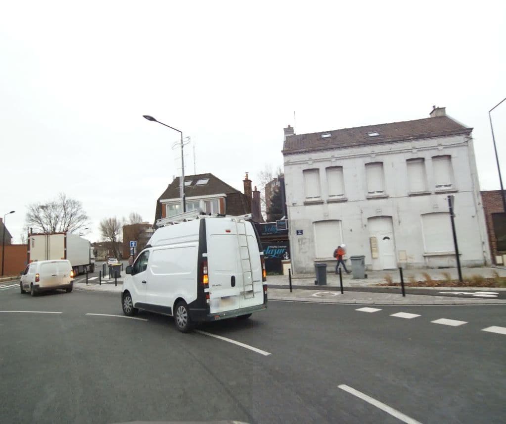 Street view near Salon PRESTIGE CHICHA VALENCINNES
