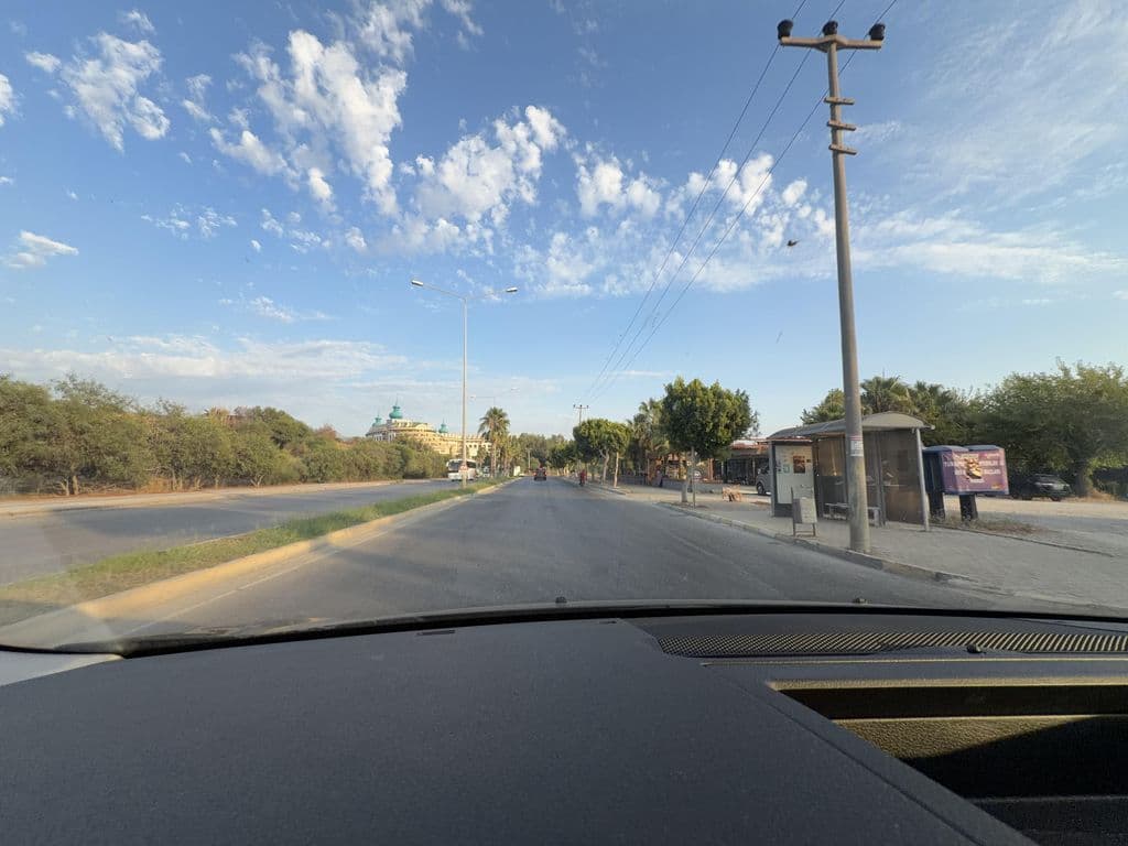 Street view near Dolmuş Pizza Bar Shisha Lounge