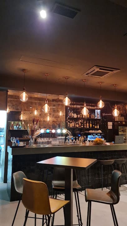 Level 99 lounge-bar