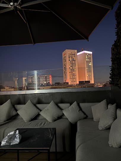 Miya Lounge rooftop Hôtel Midtown